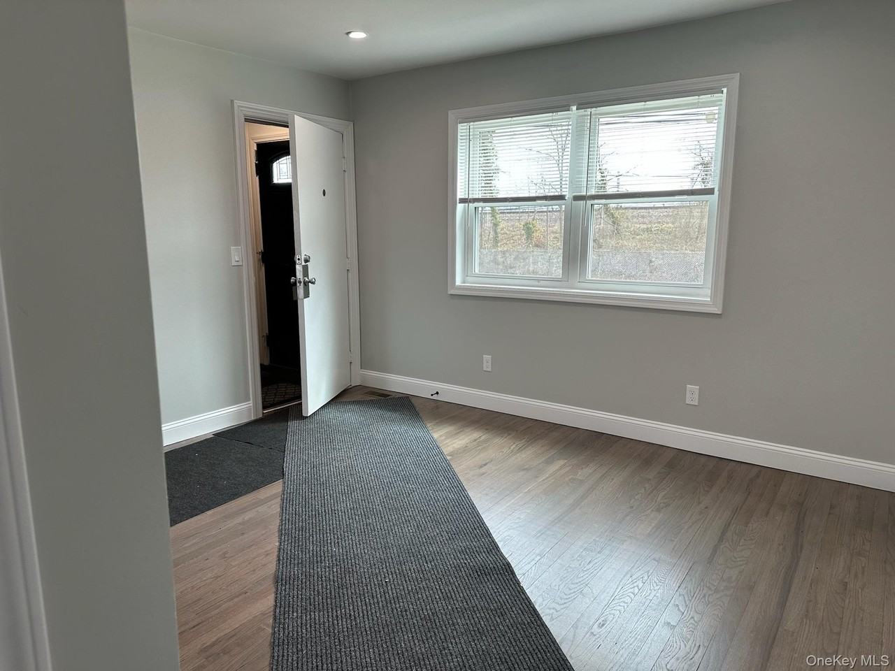 99 N Railroad Ave - Photo 2 of 7