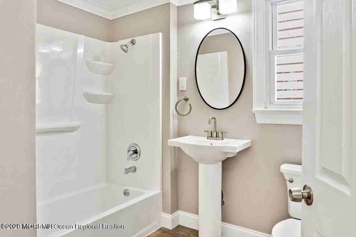 907 Bond St Unit 1 - Photo 3 of 9