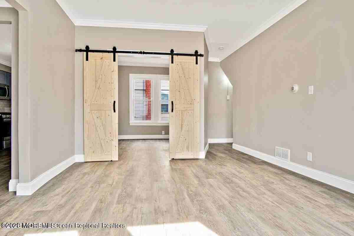 907 Bond St Unit 1 - Photo 5 of 9