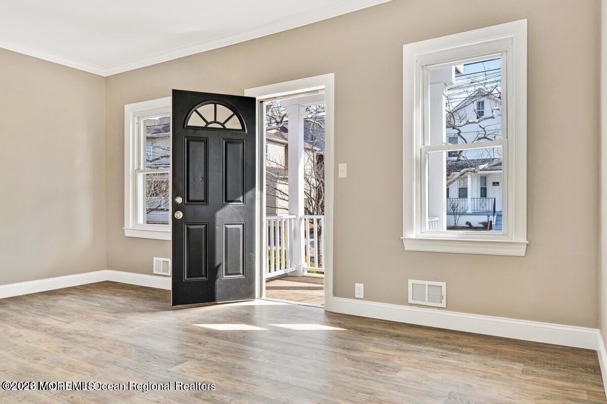 907 Bond St Unit 1 - Photo 6 of 9