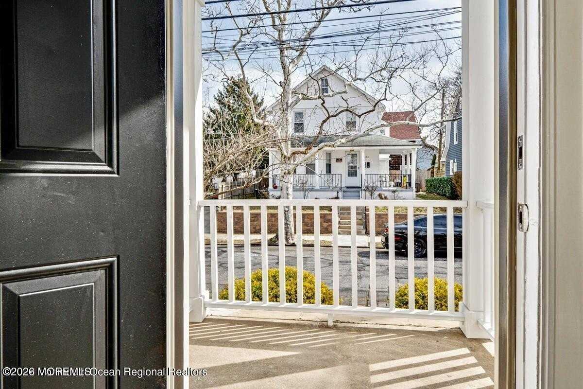 907 Bond St Unit 1 - Photo 7 of 9