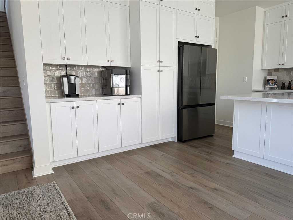 541 Jasper St - Photo 5 of 20