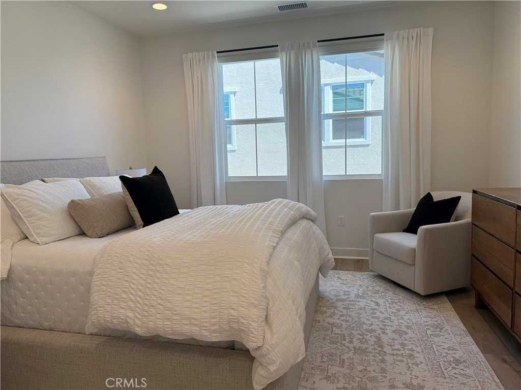 541 Jasper St - Photo 6 of 20