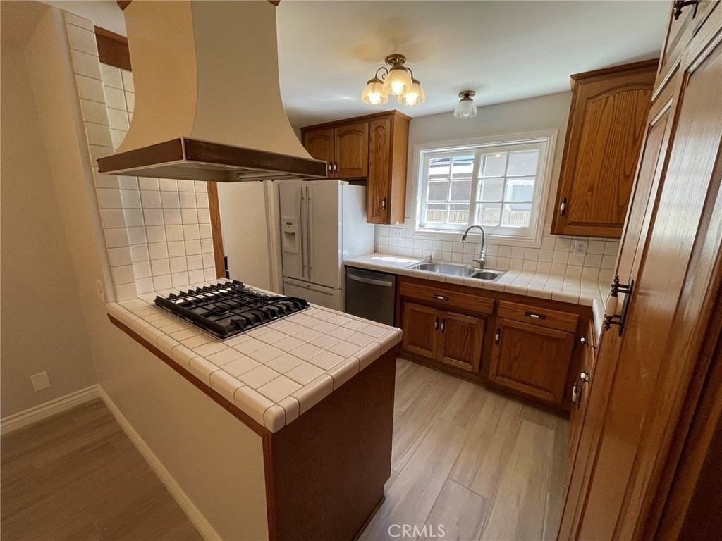 5412 Huntley Ave - Photo 4 of 14