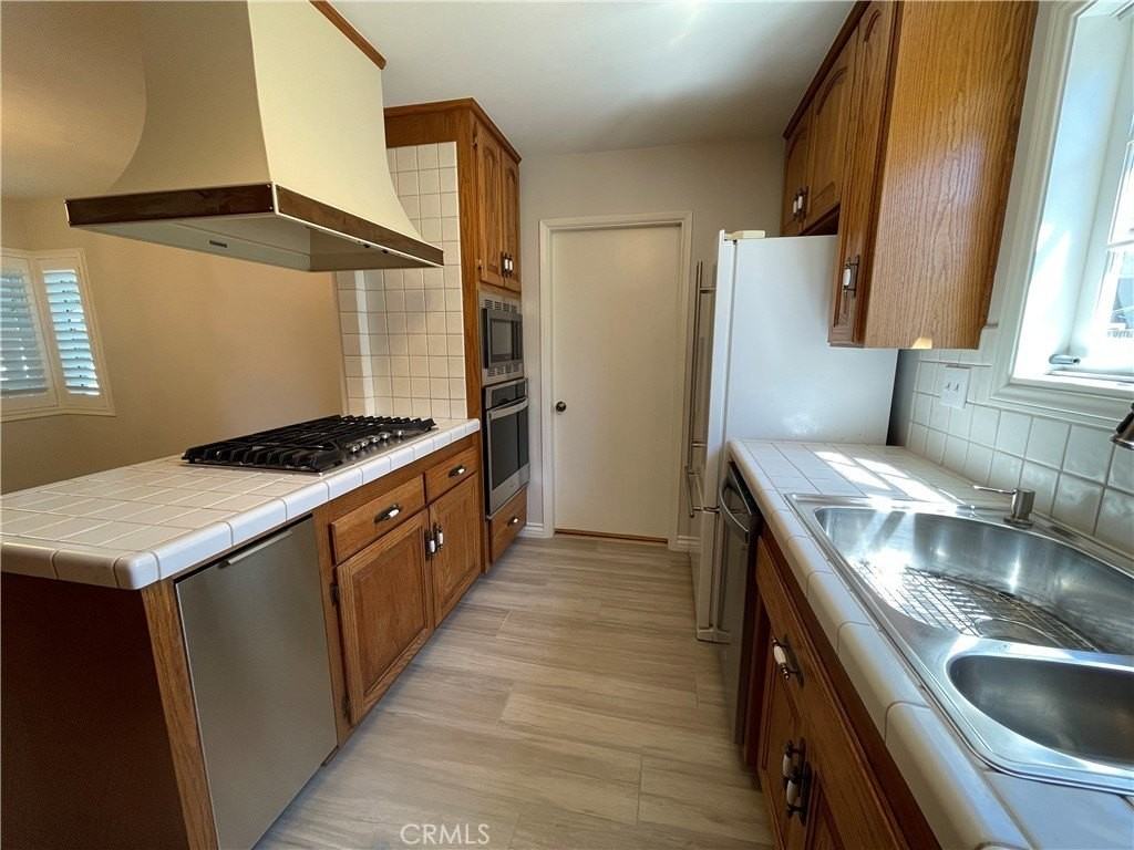 5412 Huntley Ave - Photo 5 of 14