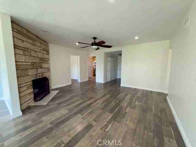 18648 Gledhill St - Photo 5 of 28