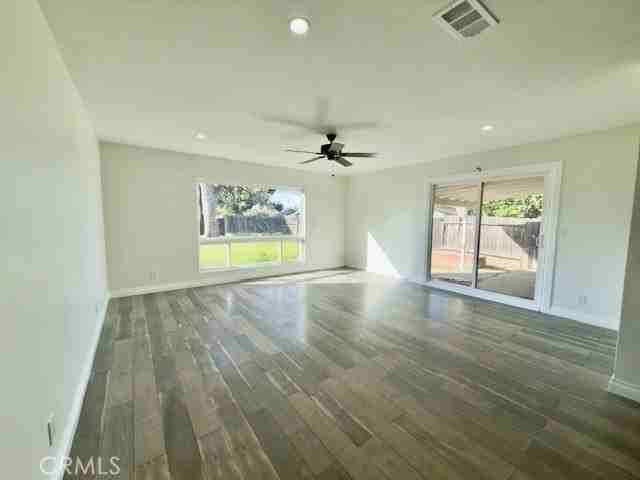 18648 Gledhill St - Photo 7 of 28