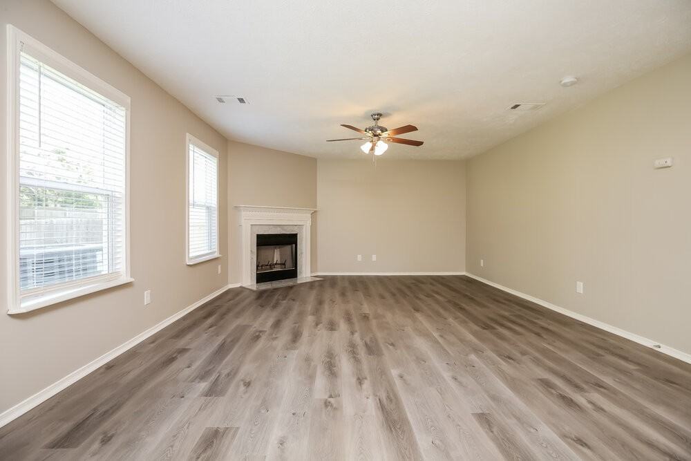 5625 Dory Dr - Photo 5 of 17