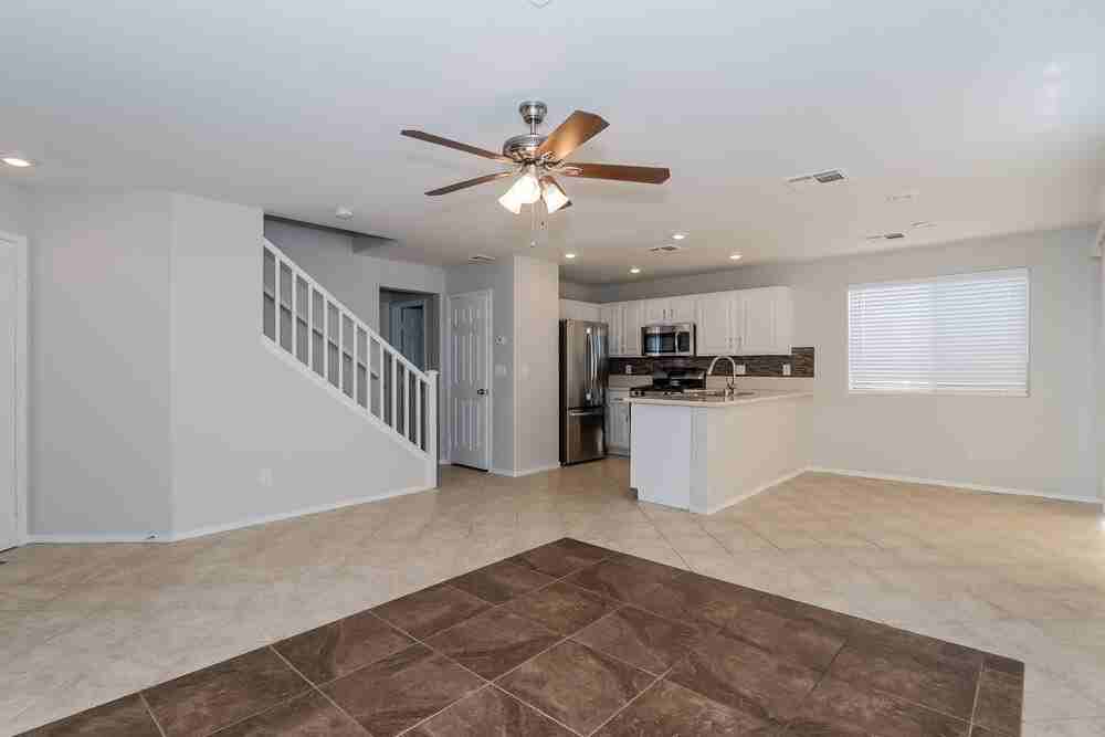 530 Eresma St - Photo 4 of 17