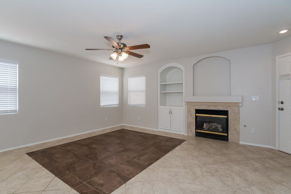 530 Eresma St - Photo 6 of 17