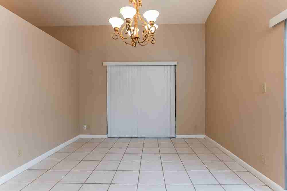 21080 Woodspring Ave - Photo 5 of 17