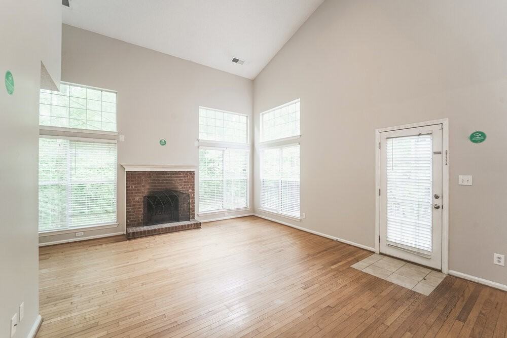 8400 Woodford Bridge Dr - Photo 6 of 17