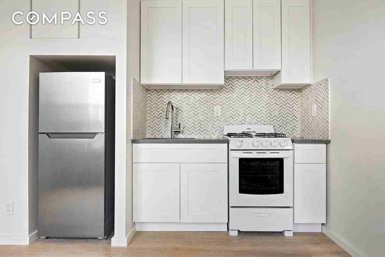 108 Stanton St #5D - Photo 2 of 6