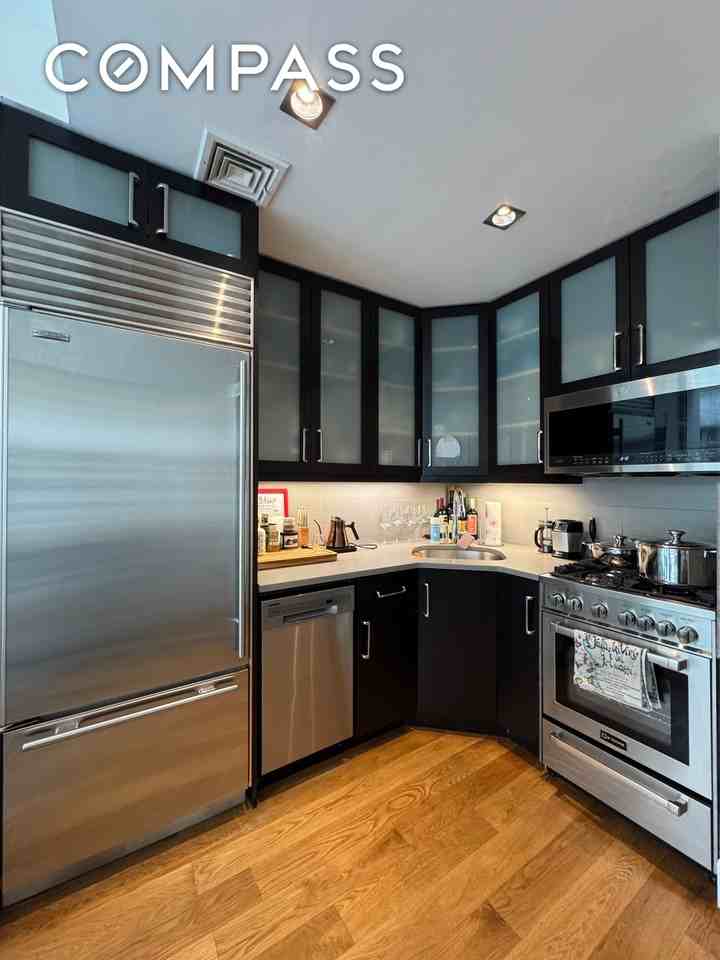 343 W 16th St #3F - Photo 5 of 9