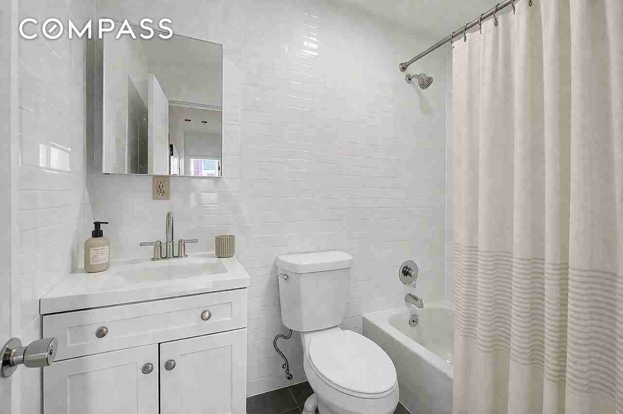 1260 Broadway #4F - Photo 4 of 4