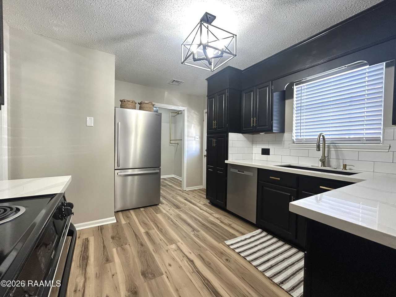 109 Cheshire Cir - Photo 7 of 30