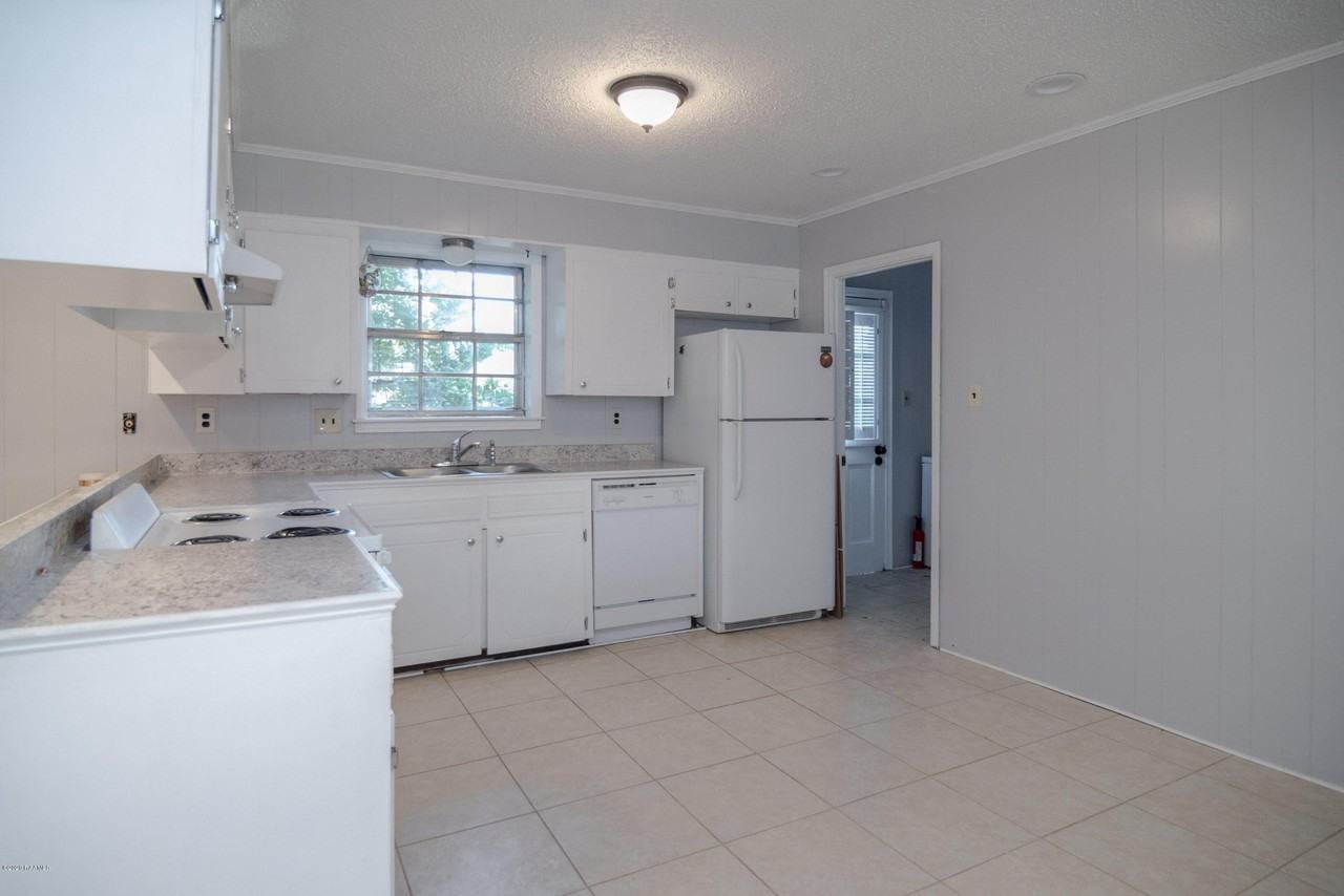 111 Valencia Dr - Photo 5 of 13