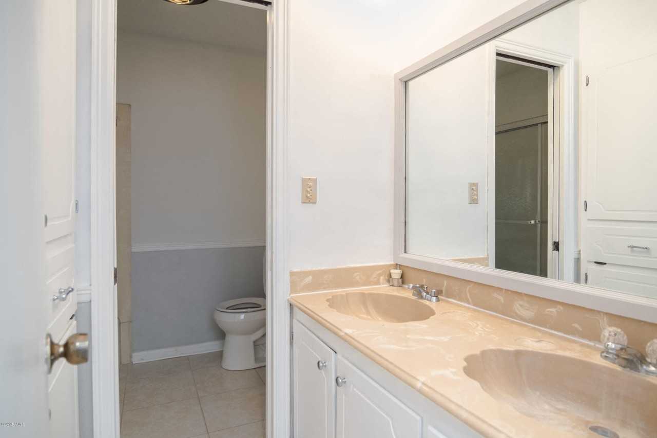 111 Valencia Dr - Photo 7 of 13