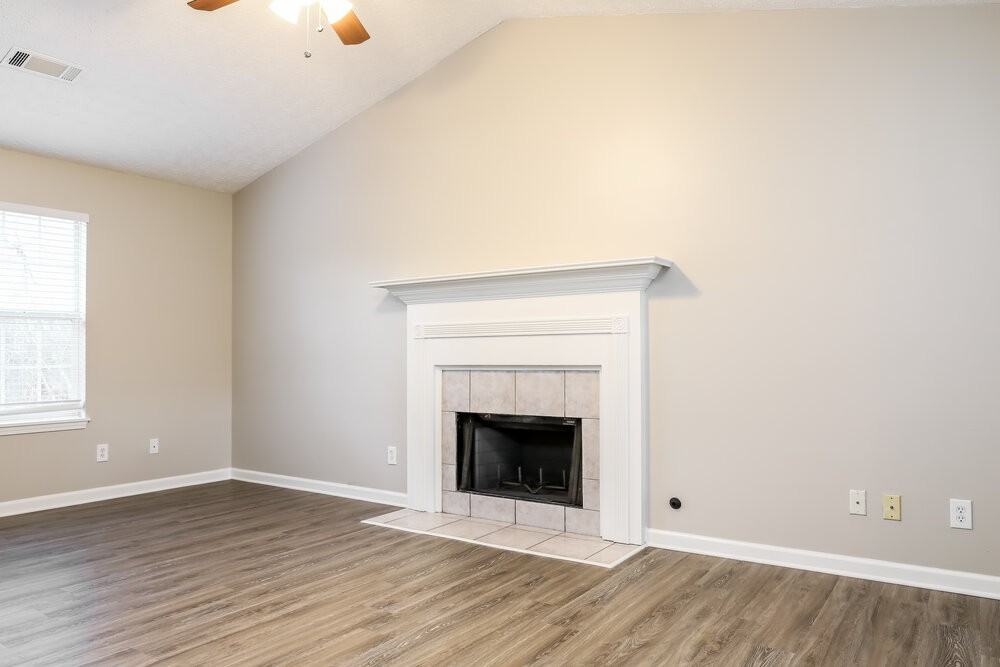 172 Williamsburg Way - Photo 4 of 17