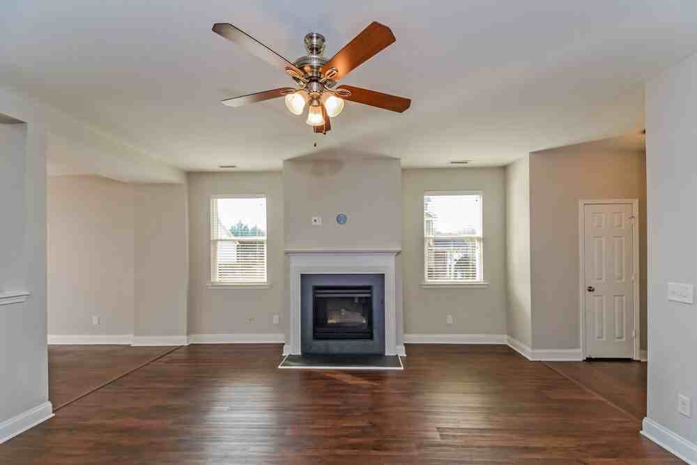 233 Norwich Dr - Photo 3 of 15