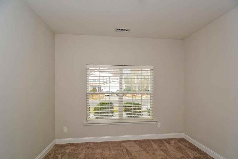 233 Norwich Dr - Photo 4 of 15