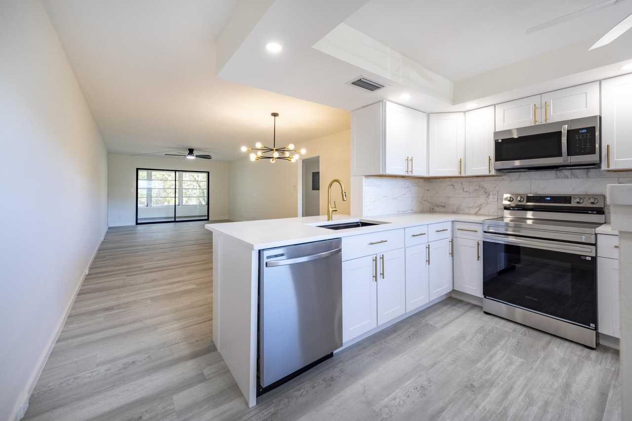 2303 Lucaya Ln Apt N3 - Photo 2 of 11