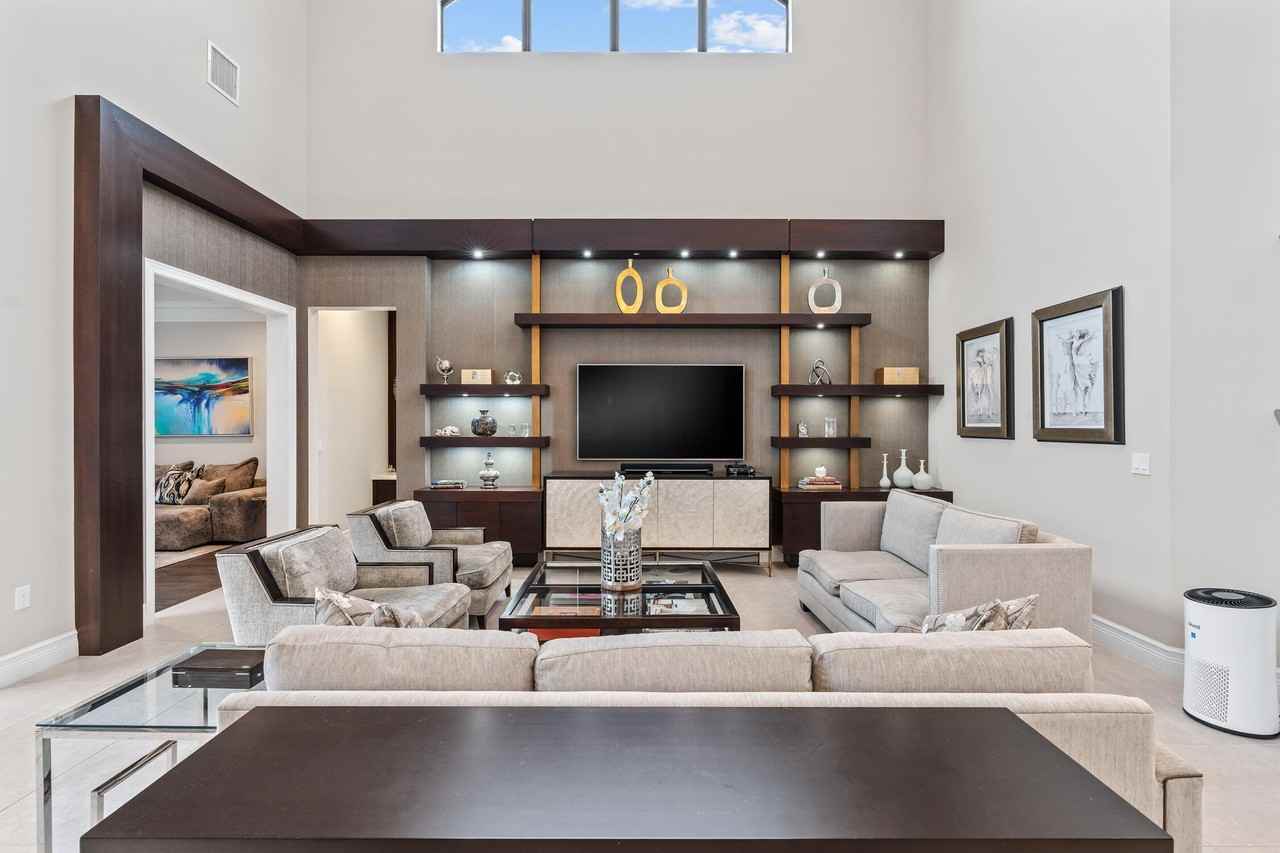 9741 Vitrail Ln - Photo 7 of 50