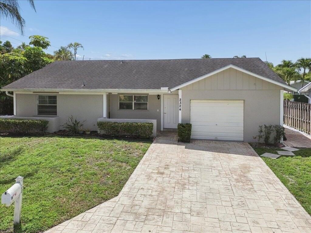 2324 Nw 98th Ter - Photo 3 of 22