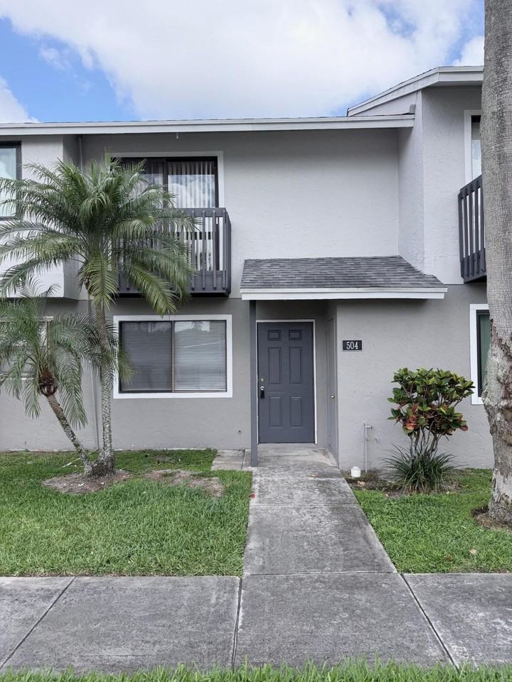 504 Shoreview Dr - Photo 2 of 22