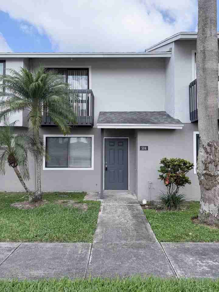 504 Shoreview Dr - Photo 3 of 22