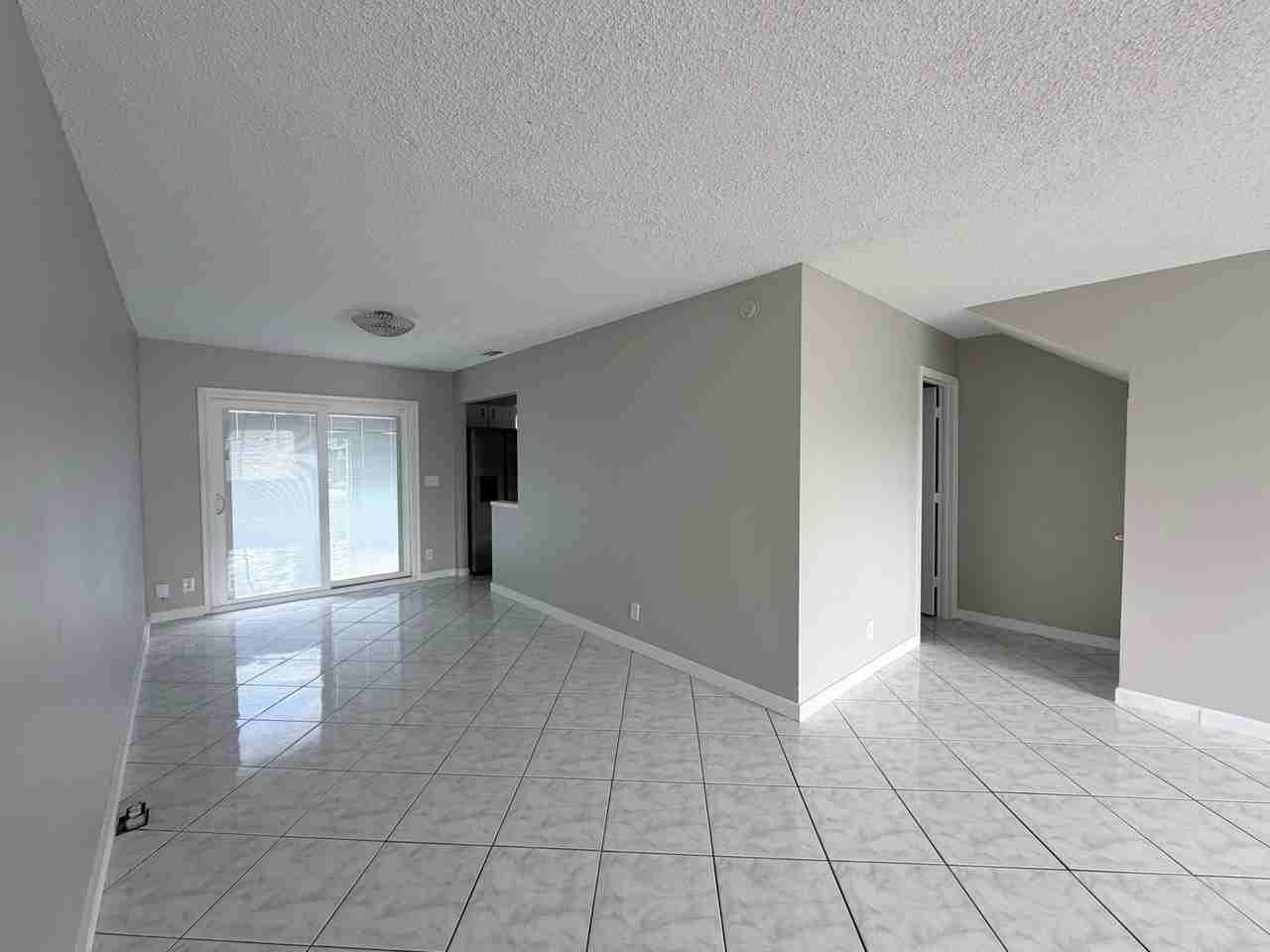 504 Shoreview Dr - Photo 5 of 22