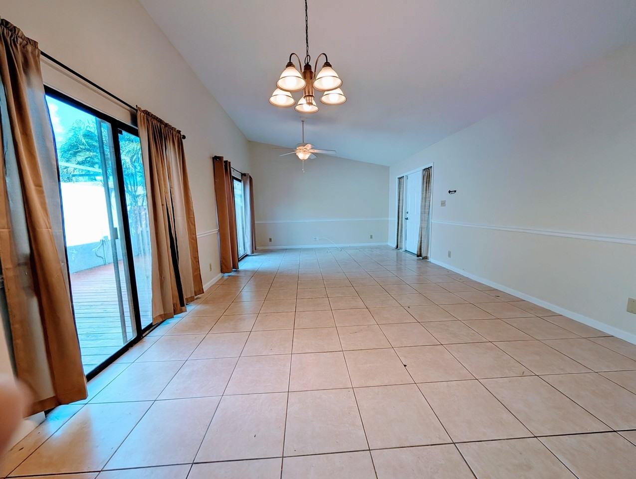2400 Sw 19th Ave #128 - Photo 3 of 12