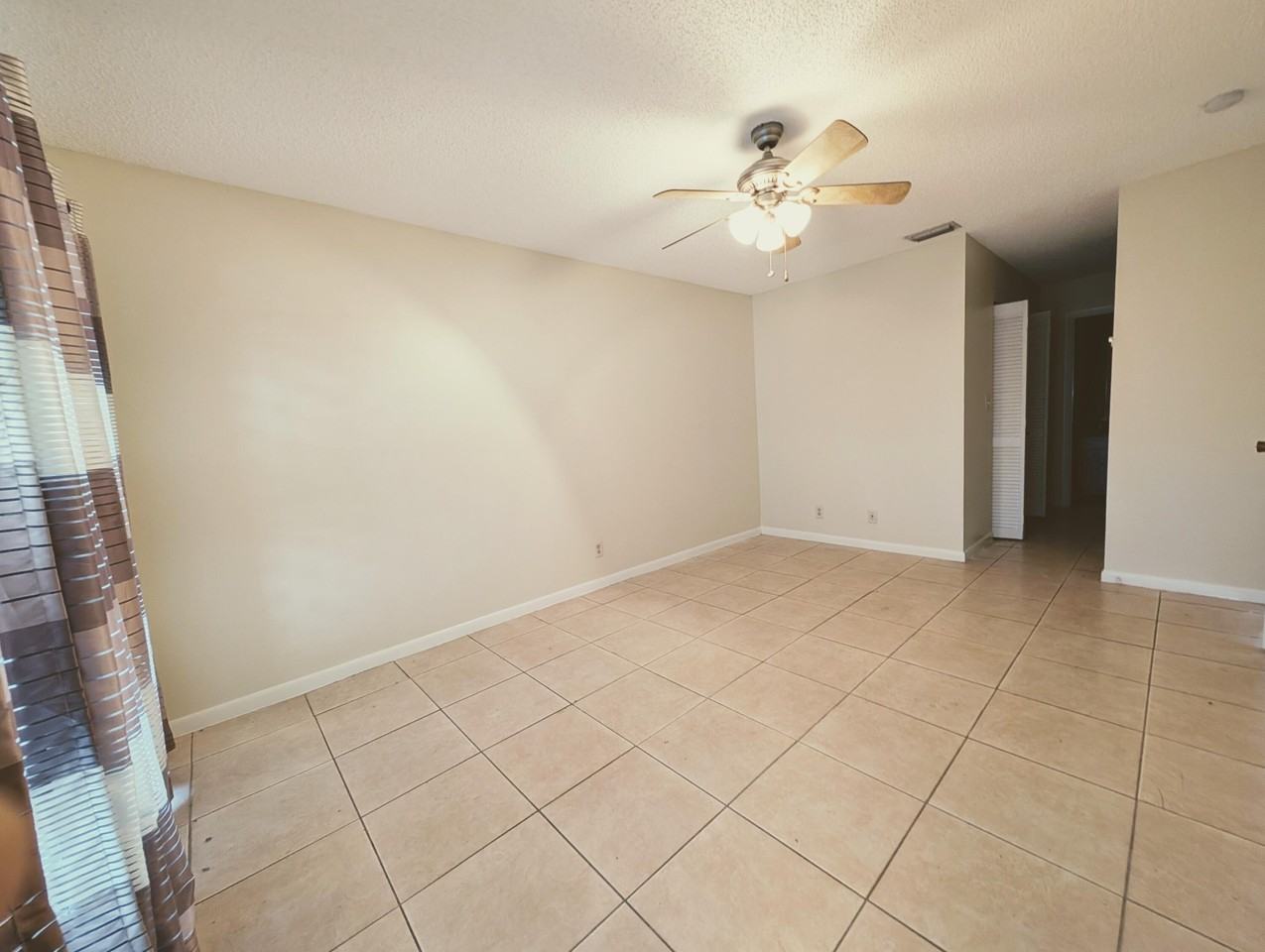 2400 Sw 19th Ave #128 - Photo 6 of 12