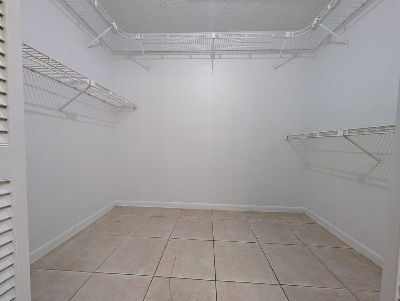 2400 Sw 19th Ave #128 - Photo 7 of 12