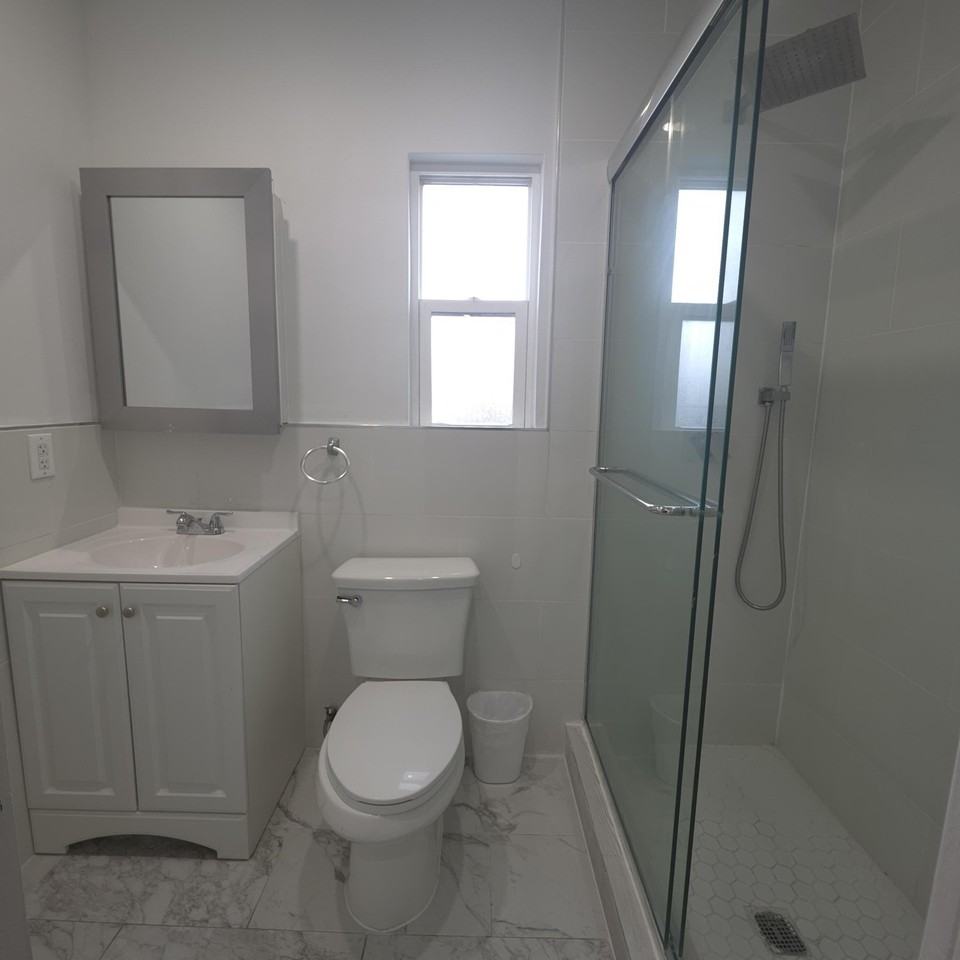 906 N Riverside Dr #1-9 - Photo 4 of 21