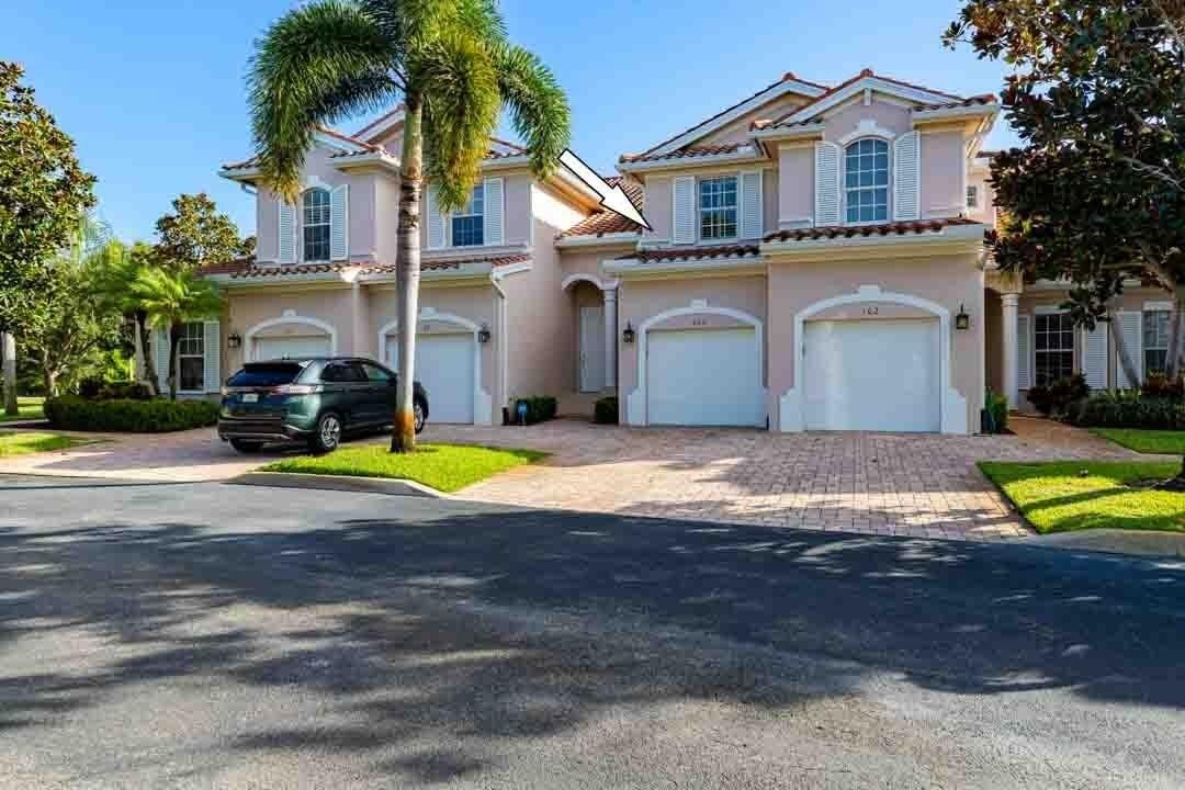 2371 Sw Carriage Hill Ter Apt 202 - Photo 2 of 50