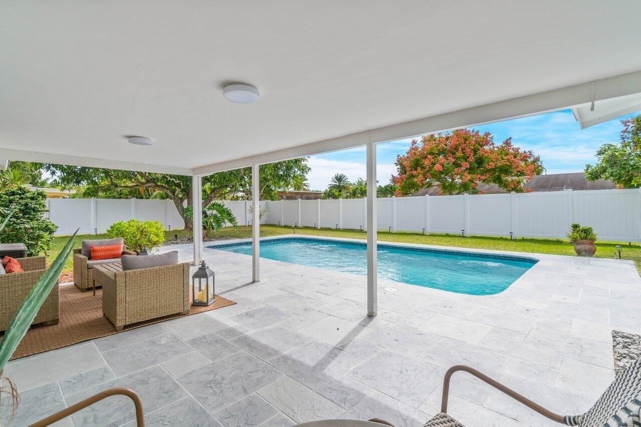 4586 Ellwood Dr - Photo 3 of 38