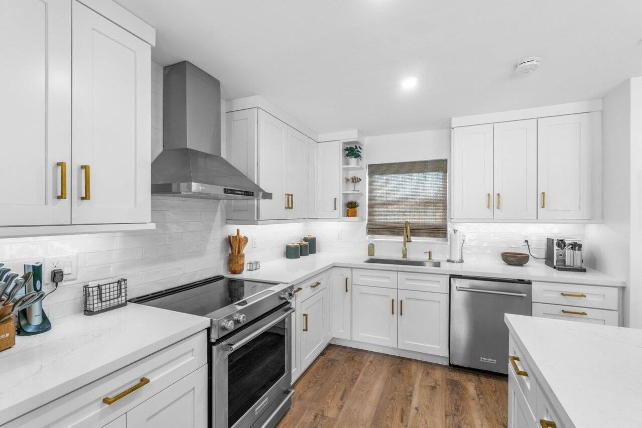 4586 Ellwood Dr - Photo 6 of 38