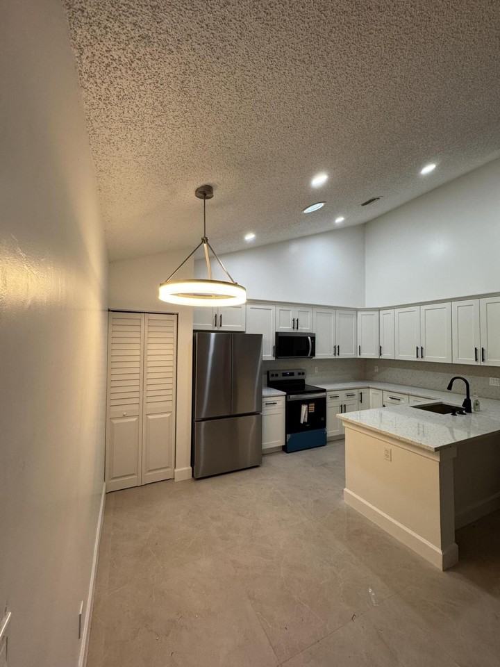 1148 Summit Trail Cir Apt D - Photo 3 of 50