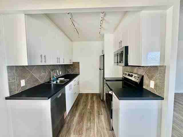 3080 Cornwall D - Photo 4 of 44