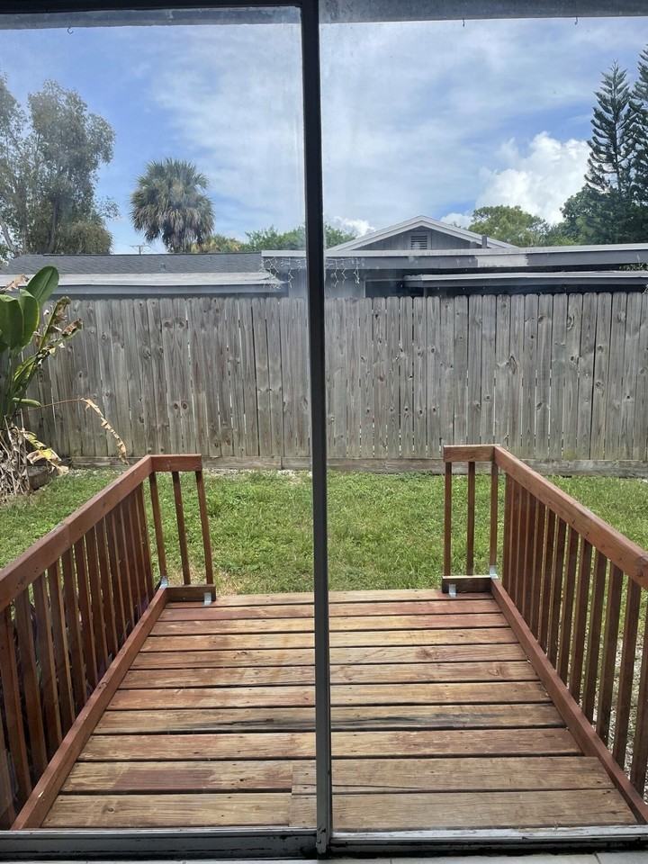 1990 Sw 9th St #1-2 - Photo 3 of 11