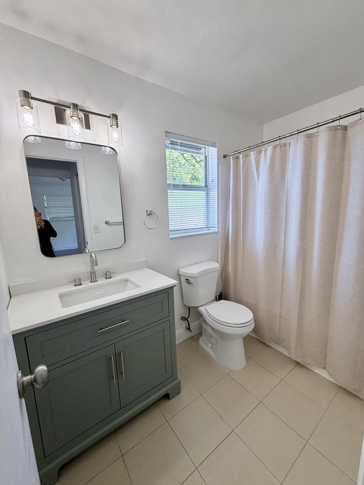 1990 Sw 9th St #1-2 - Photo 5 of 11