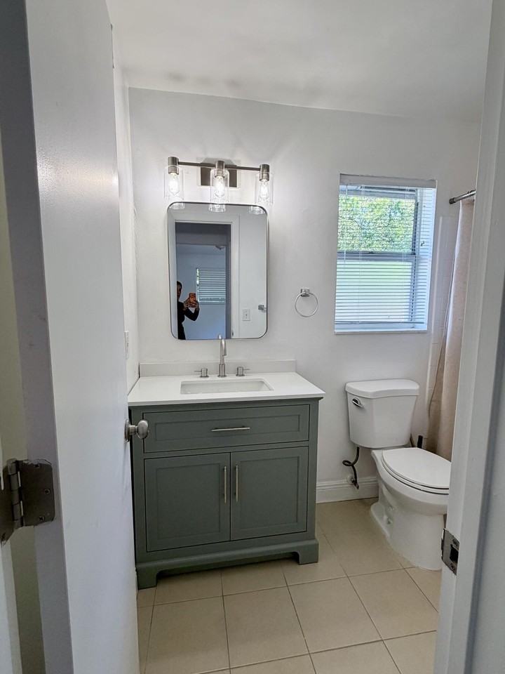 1990 Sw 9th St #1-2 - Photo 6 of 11