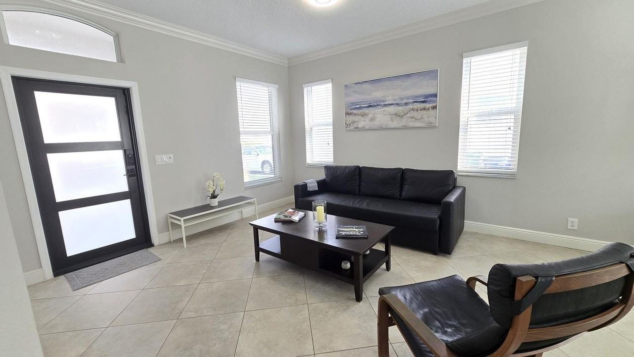 6878 Nw 33rd St - Photo 2 of 32