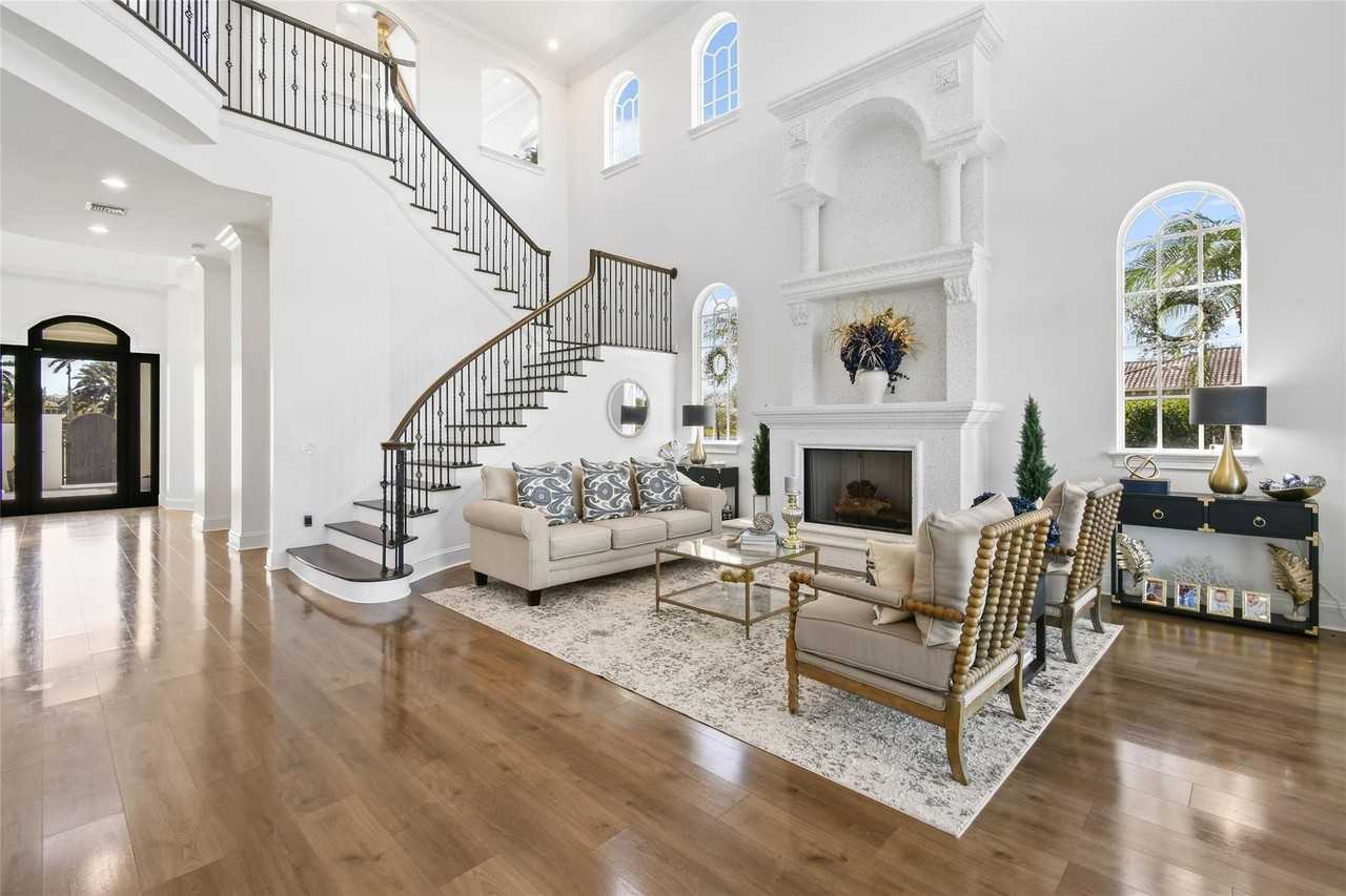 166 Se Bella Strano - Photo 7 of 37