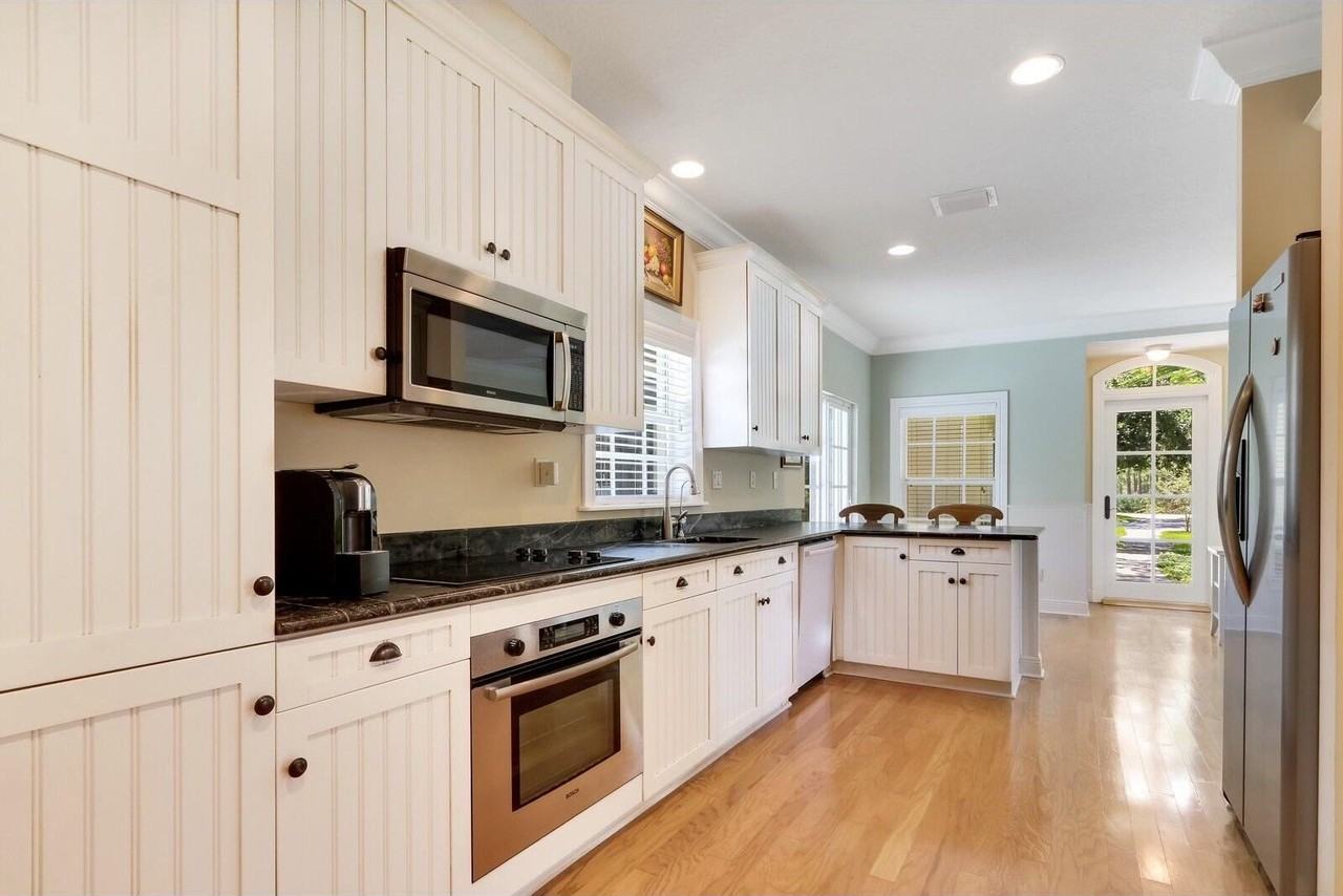 1856 Se Colony Way - Photo 2 of 10