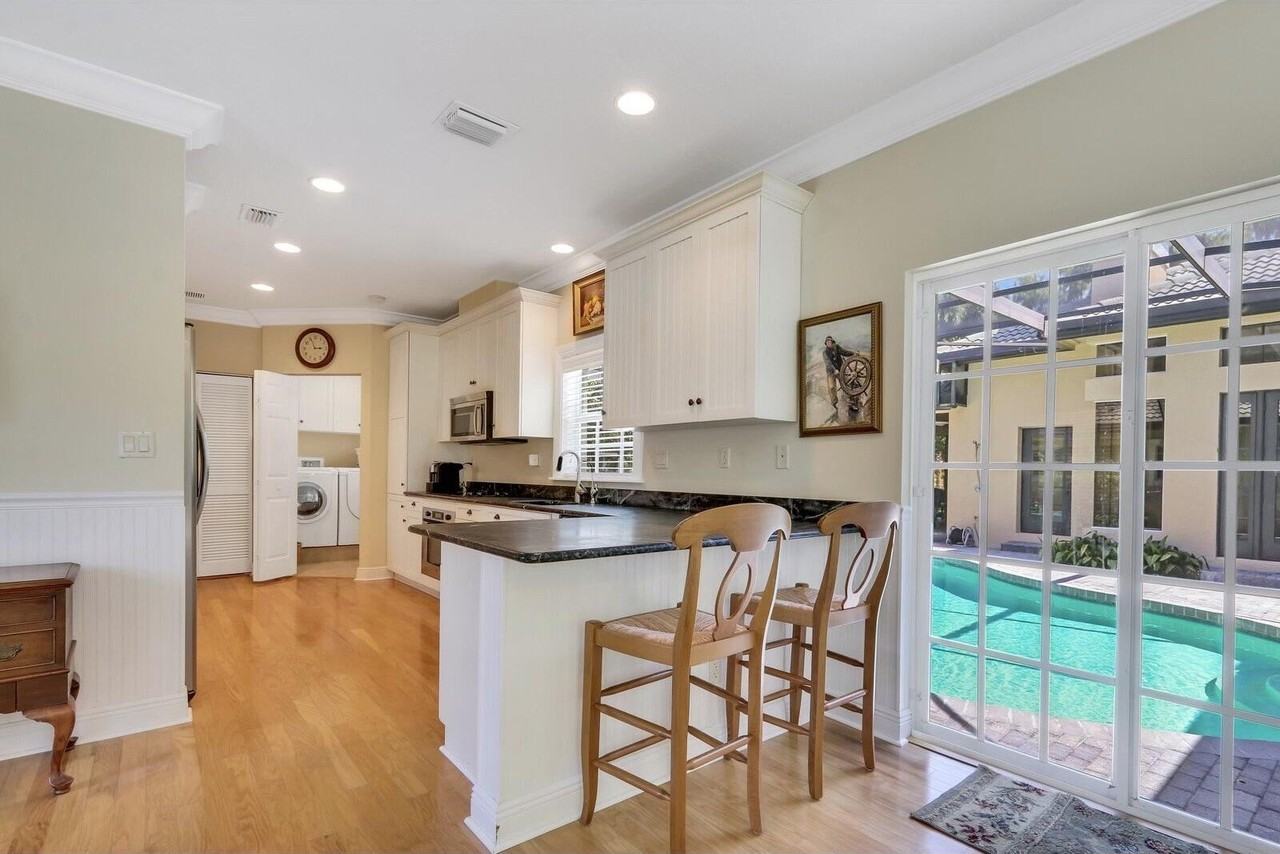 1856 Se Colony Way - Photo 3 of 10