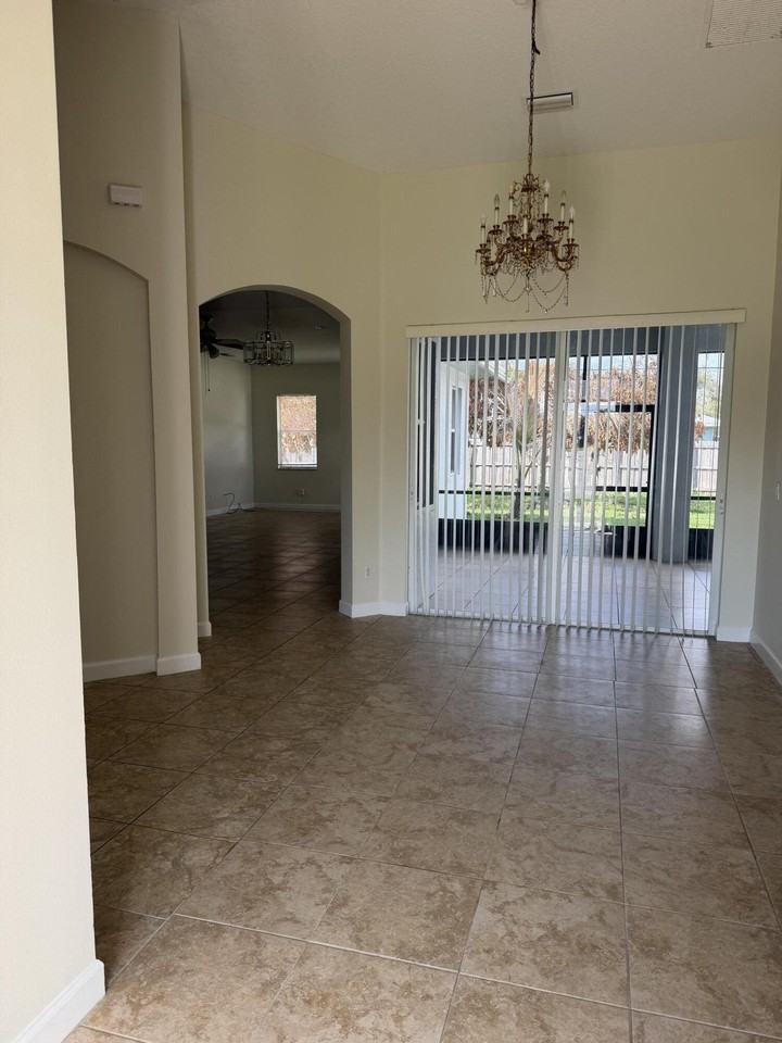 787 Se Evergreen Ter - Photo 2 of 17