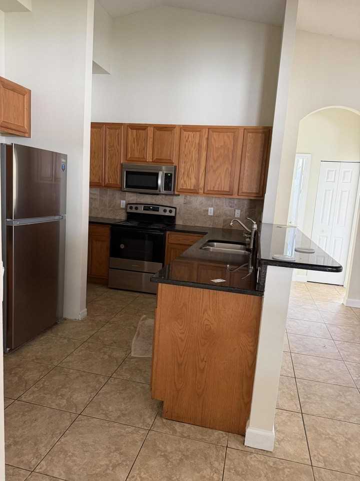 787 Se Evergreen Ter - Photo 3 of 17