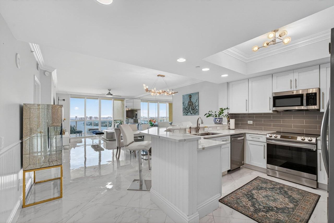 2650 Lake Shore Dr Unit 2303 - Photo 5 of 50